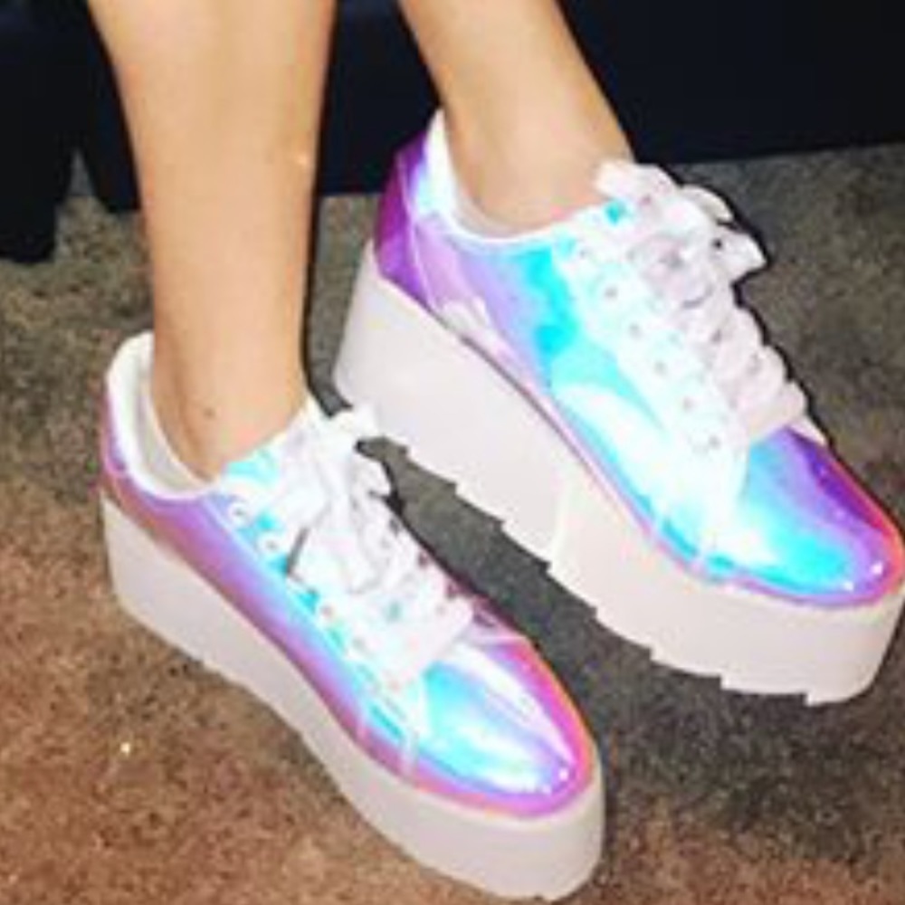 Holographic Rave platforms